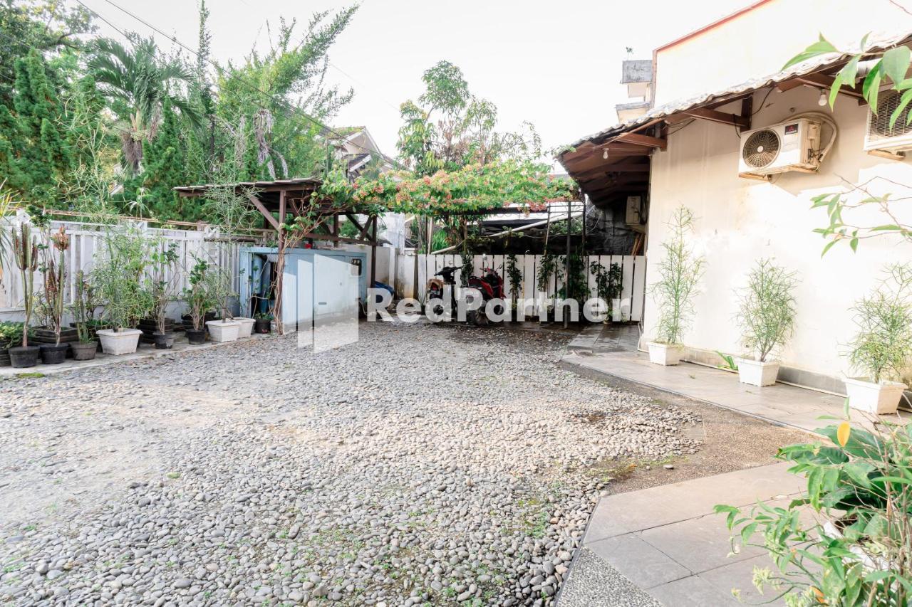 Cherry Pink Hotel Medan Mitra Reddoorz Exterior photo
