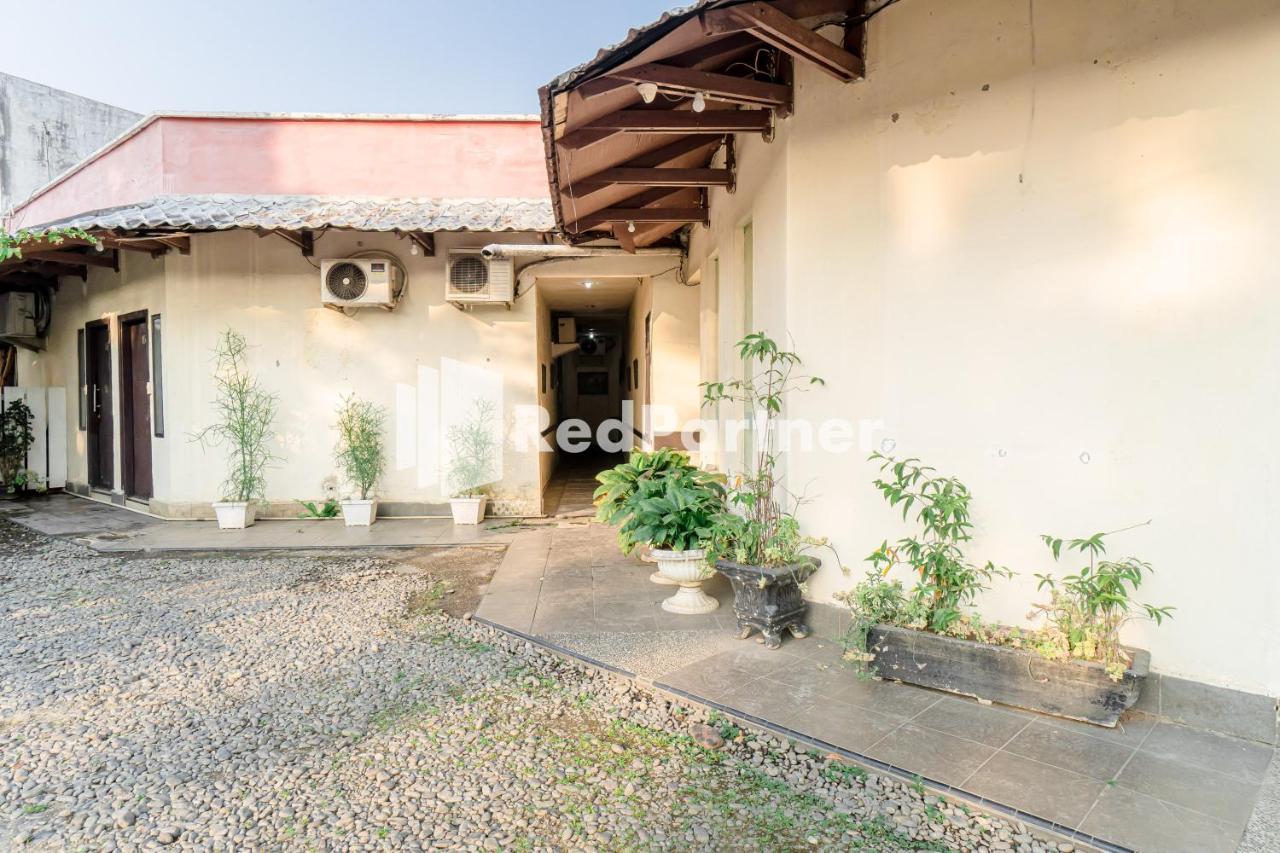 Cherry Pink Hotel Medan Mitra Reddoorz Exterior photo